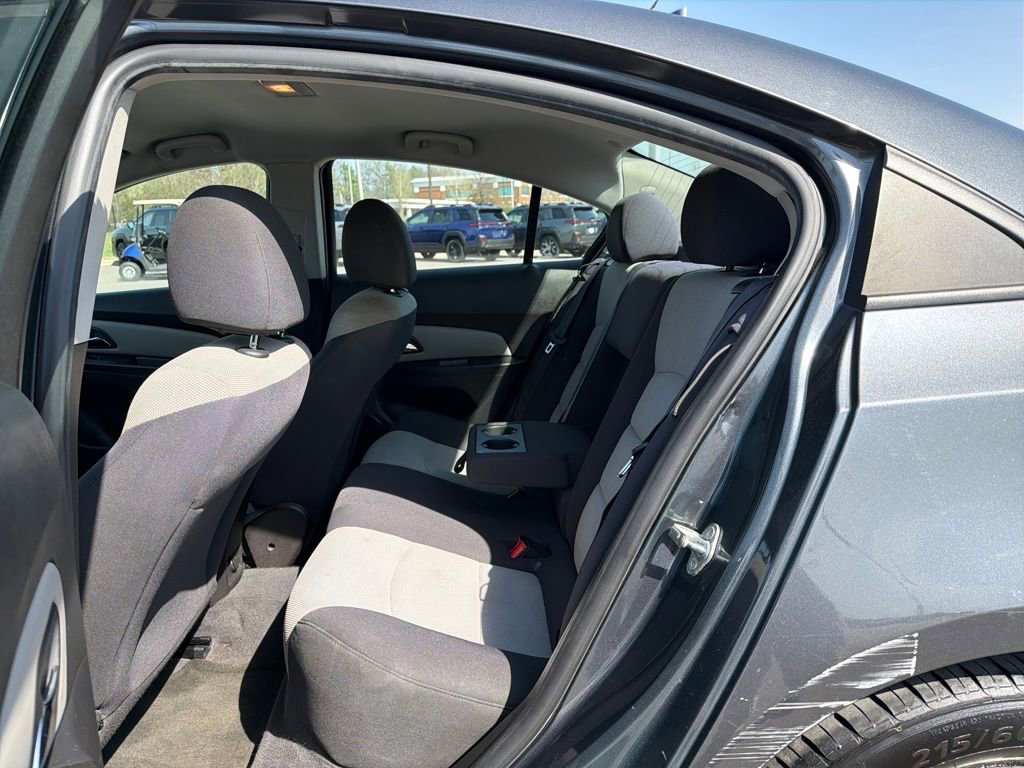 Used 2013 Chevrolet Cruze LS image 21