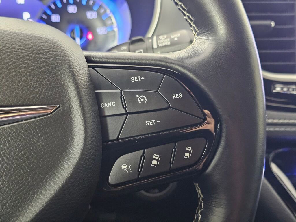 Used 2021 Chrysler Pacifica Touring-L w/ Uconnect Theater Family Group AWD/4WD image 23