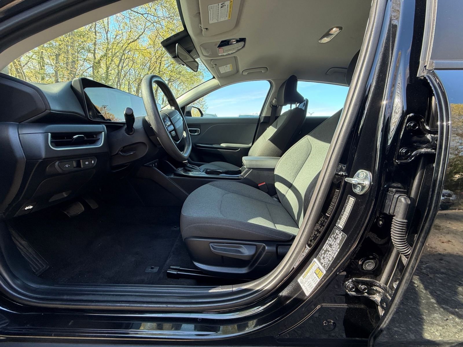 Used 2025 Kia K4 FWD image 25