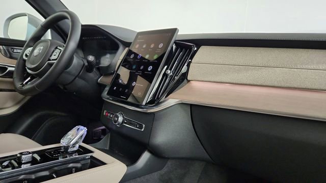 Certified 2026 Volvo XC90 B6 Plus w/ Protection Package Premier AWD/4WD image 37
