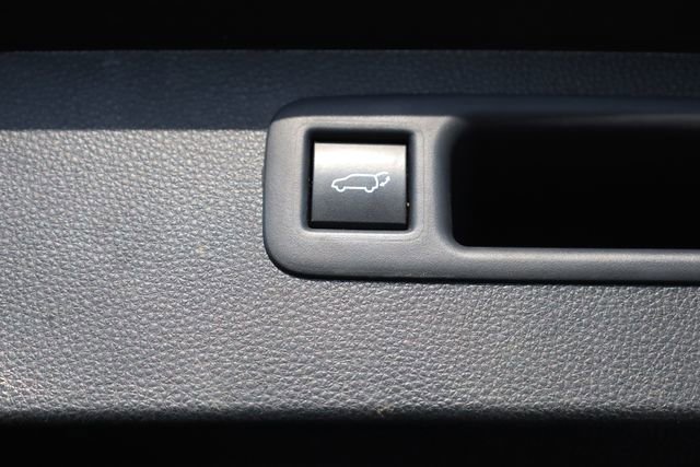 Used 2022 Toyota Highlander LE image 32