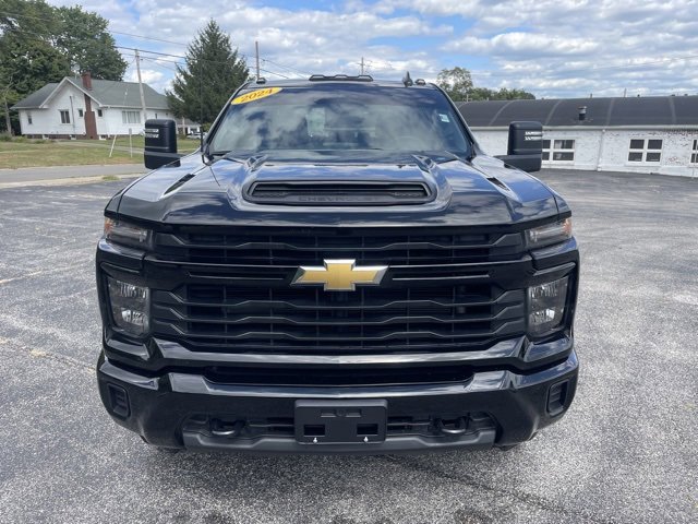 Used 2024 Chevrolet Silverado 2500 Custom w/ Custom Value Package image 2