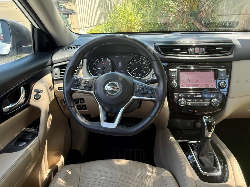 Used 2019 Nissan Rogue SL w/ Premium Package image 10