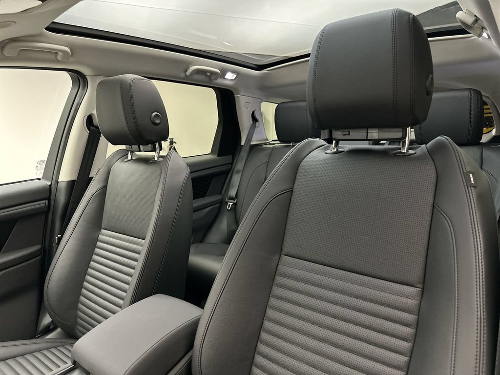 Certified 2025 Land Rover Discovery Sport S AWD/4WD image 8
