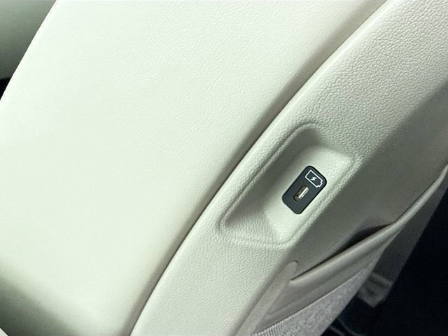 Used 2025 Kia Sorento S image 27