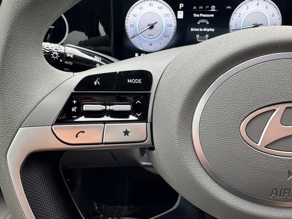 Used 2024 Hyundai Elantra SEL image 19