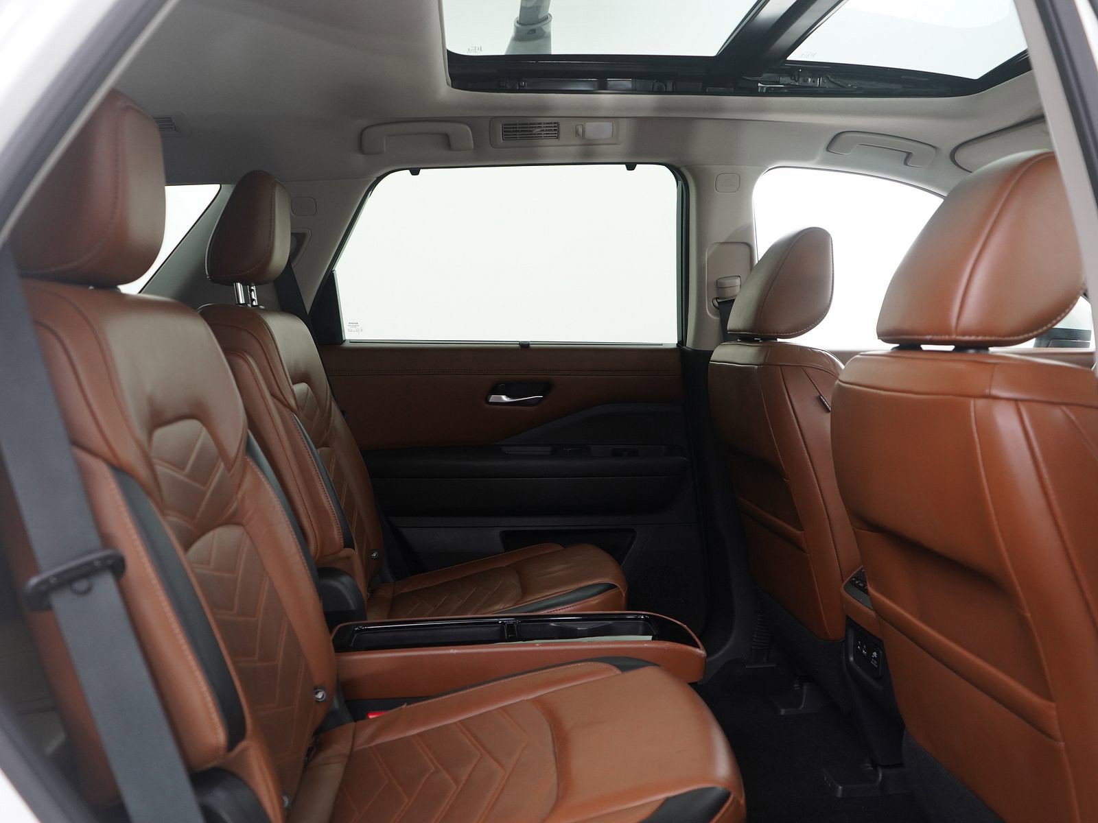 Used 2022 Nissan Pathfinder Platinum w/ Cargo Package image 13