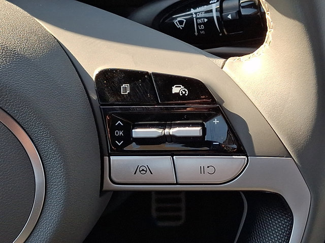 Certified 2025 Hyundai Elantra Sport image 21