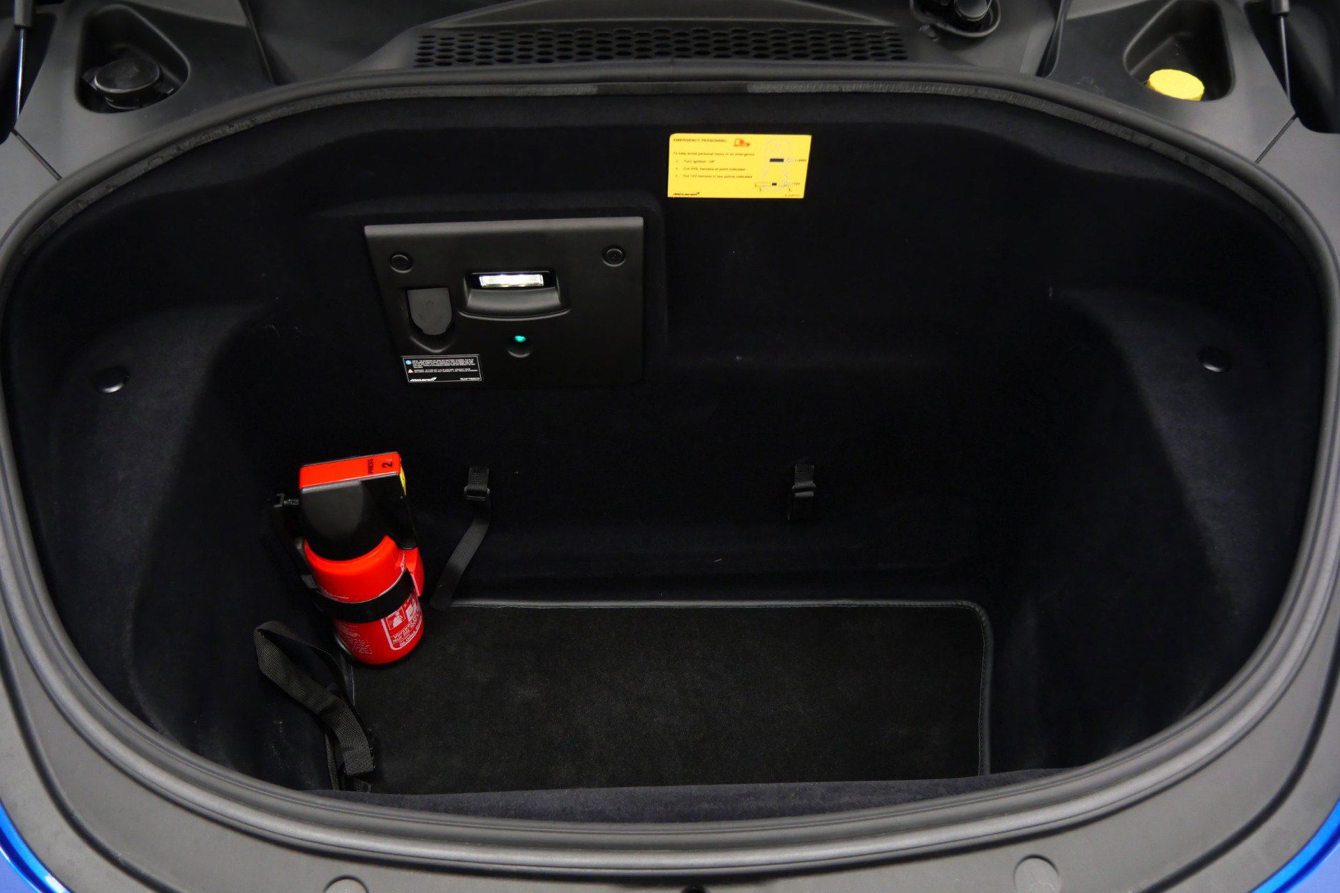 Used 2025 McLaren Artura Spider image 18