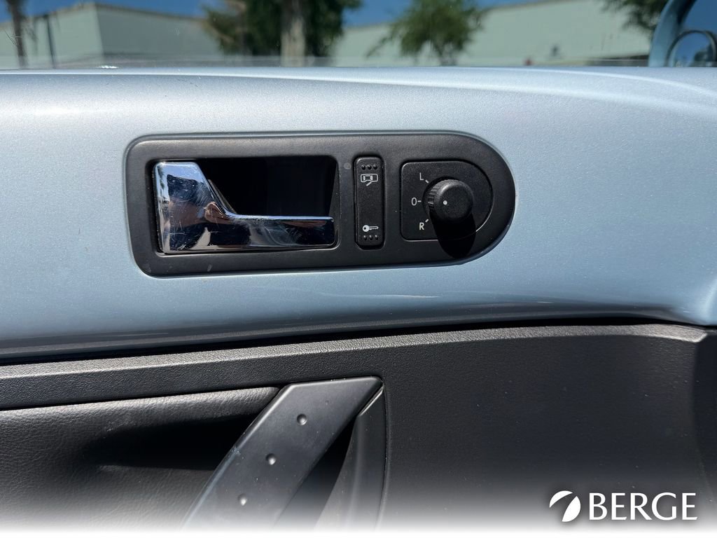 Used 2010 Volkswagen Beetle Final Edition FWD image 23
