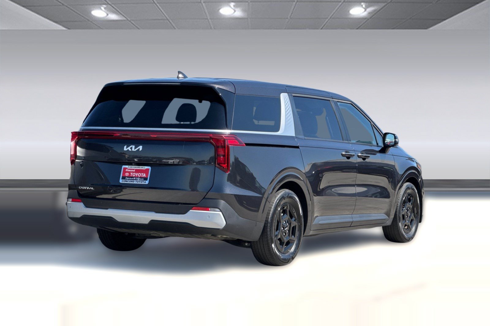 Used 2026 Kia Carnival FWD image 9