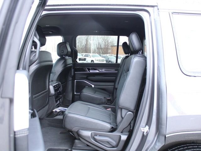 Used 2022 Jeep Wagoneer Series III w/ Flexible Seating Group image 14