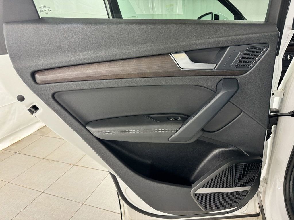 Used 2023 Audi Q5 Premium image 16