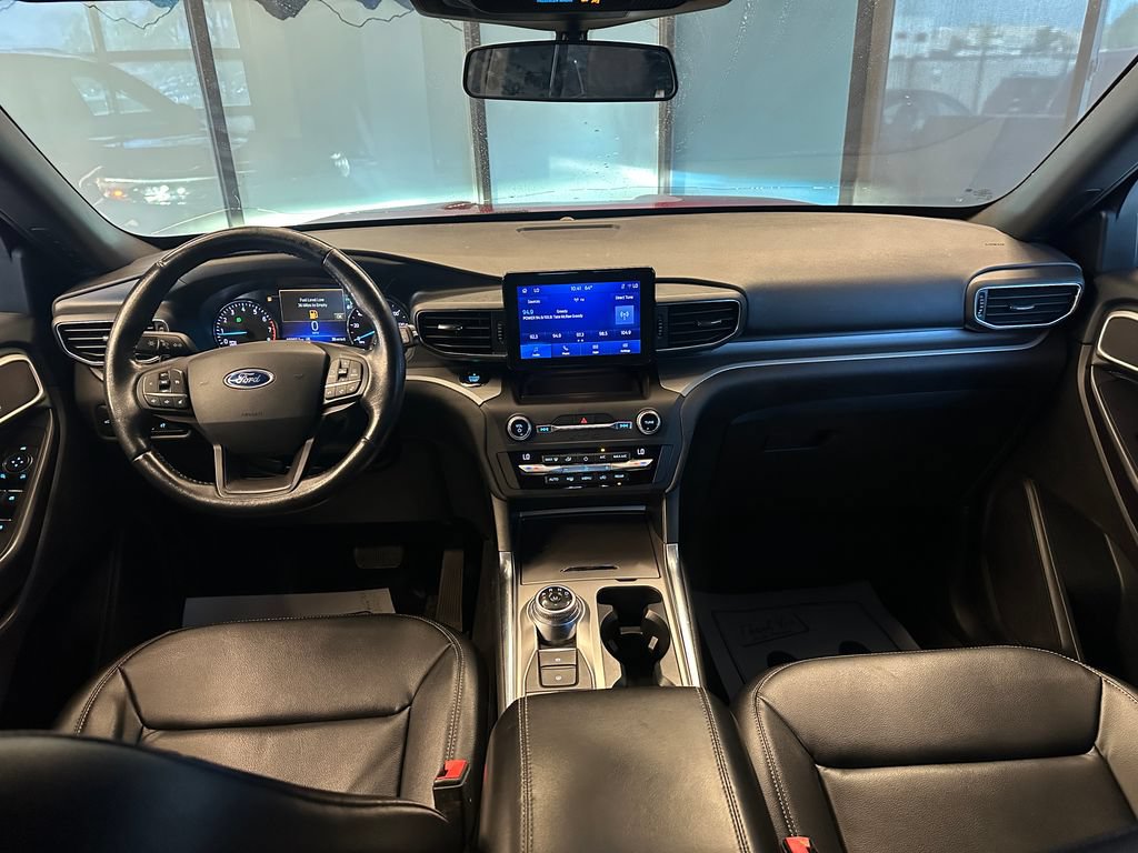 Used 2020 Ford Explorer XLT w/ Equipment Group 202A AWD/4WD image 9
