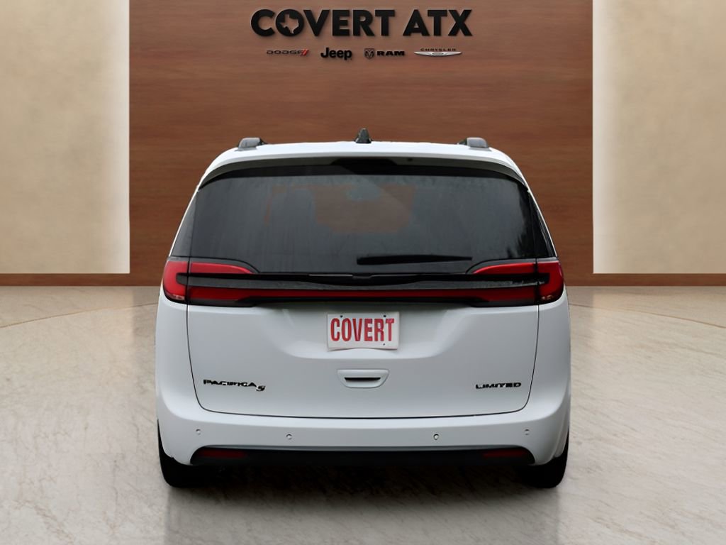 Used 2025 Chrysler Pacifica Limited FWD image 4