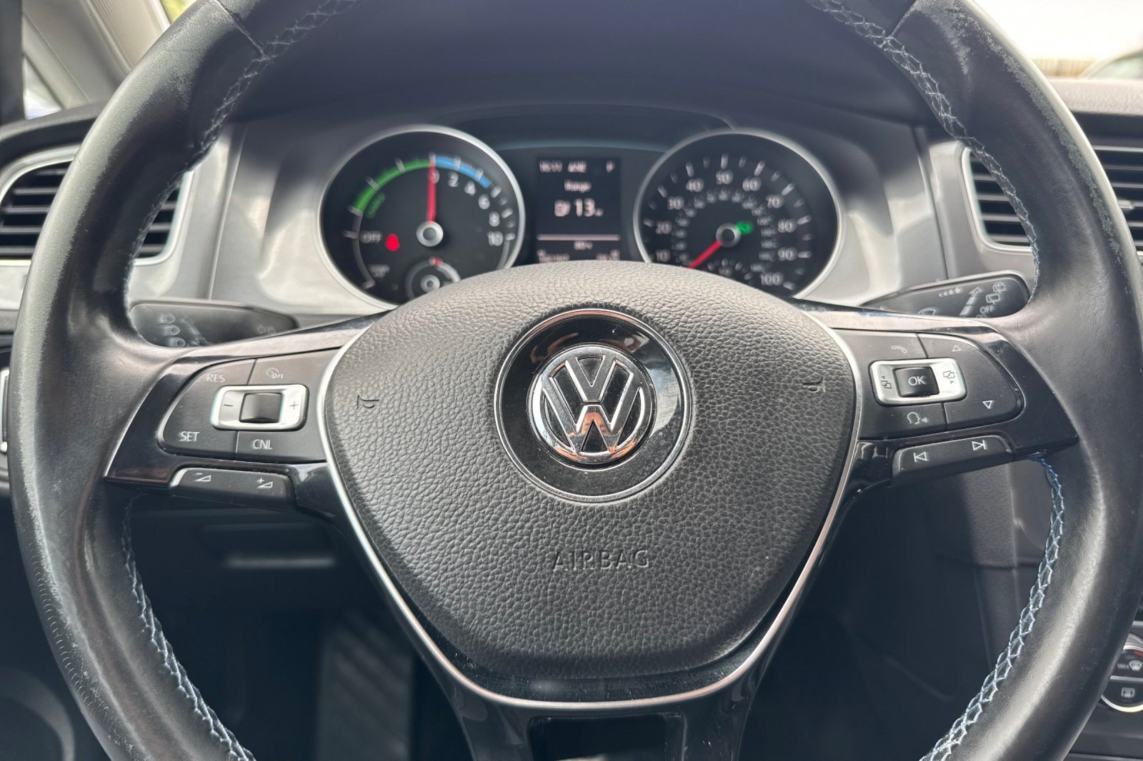 Used 2015 Volkswagen e-Golf SEL Premium FWD image 11