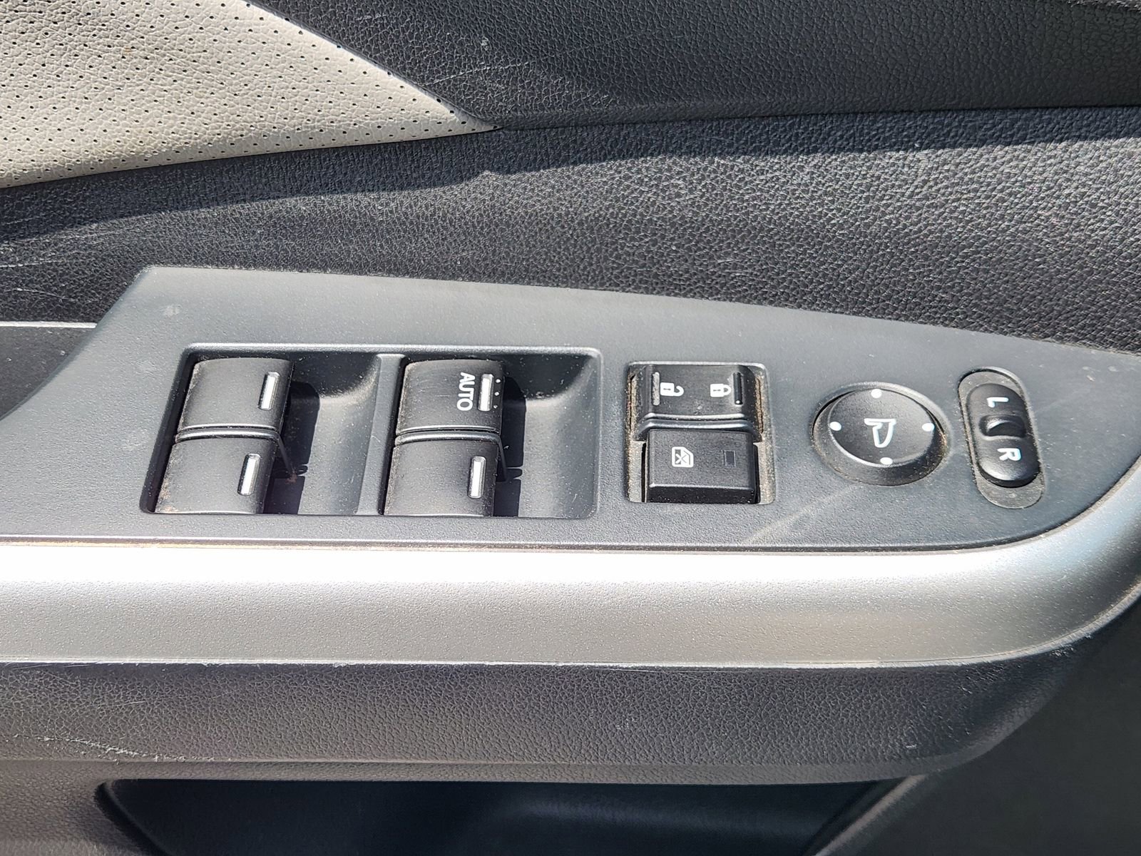 Used 2015 Honda CR-V Touring image 28