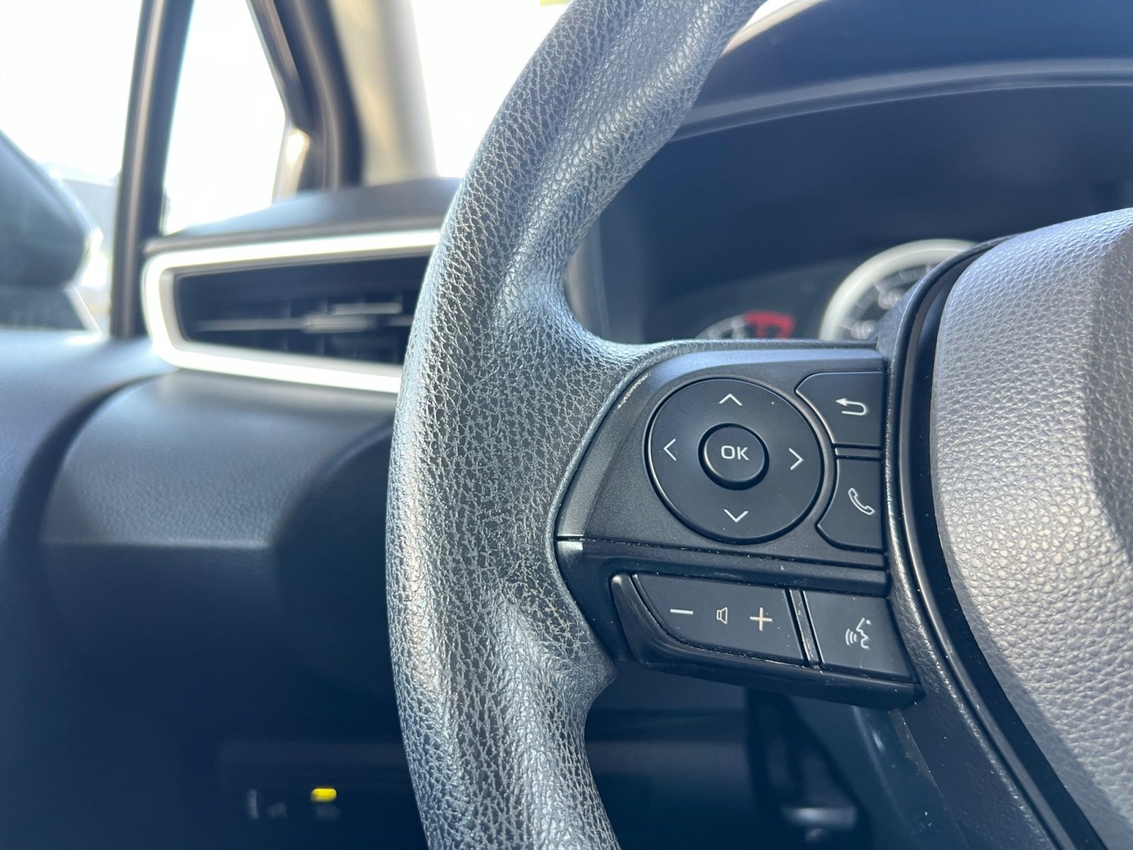 Used 2022 Toyota Corolla LE image 18