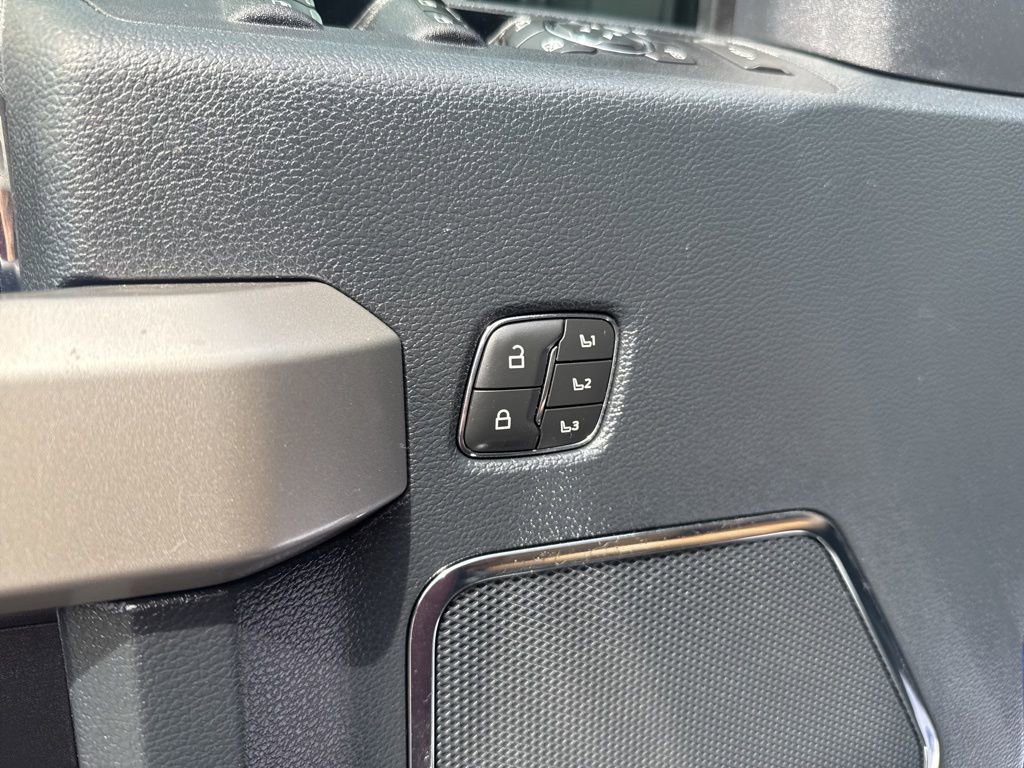 Used 2022 Ford F350 Lariat w/ Chrome Package image 12