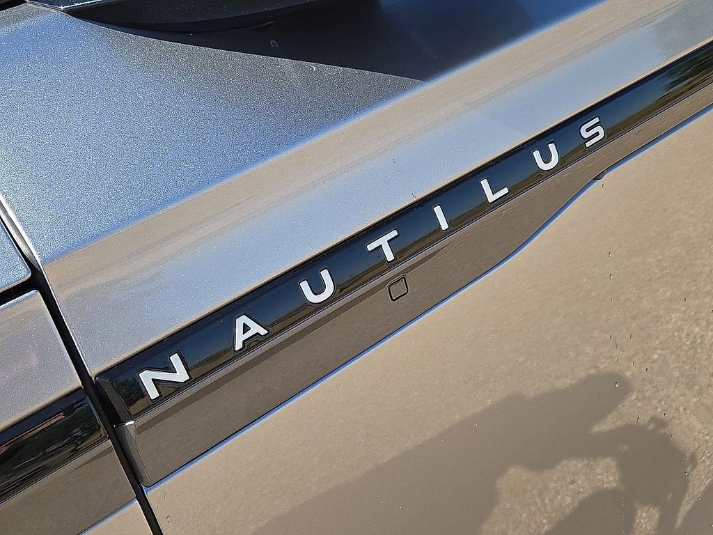 Used 2026 Lincoln Nautilus Reserve AWD/4WD image 11