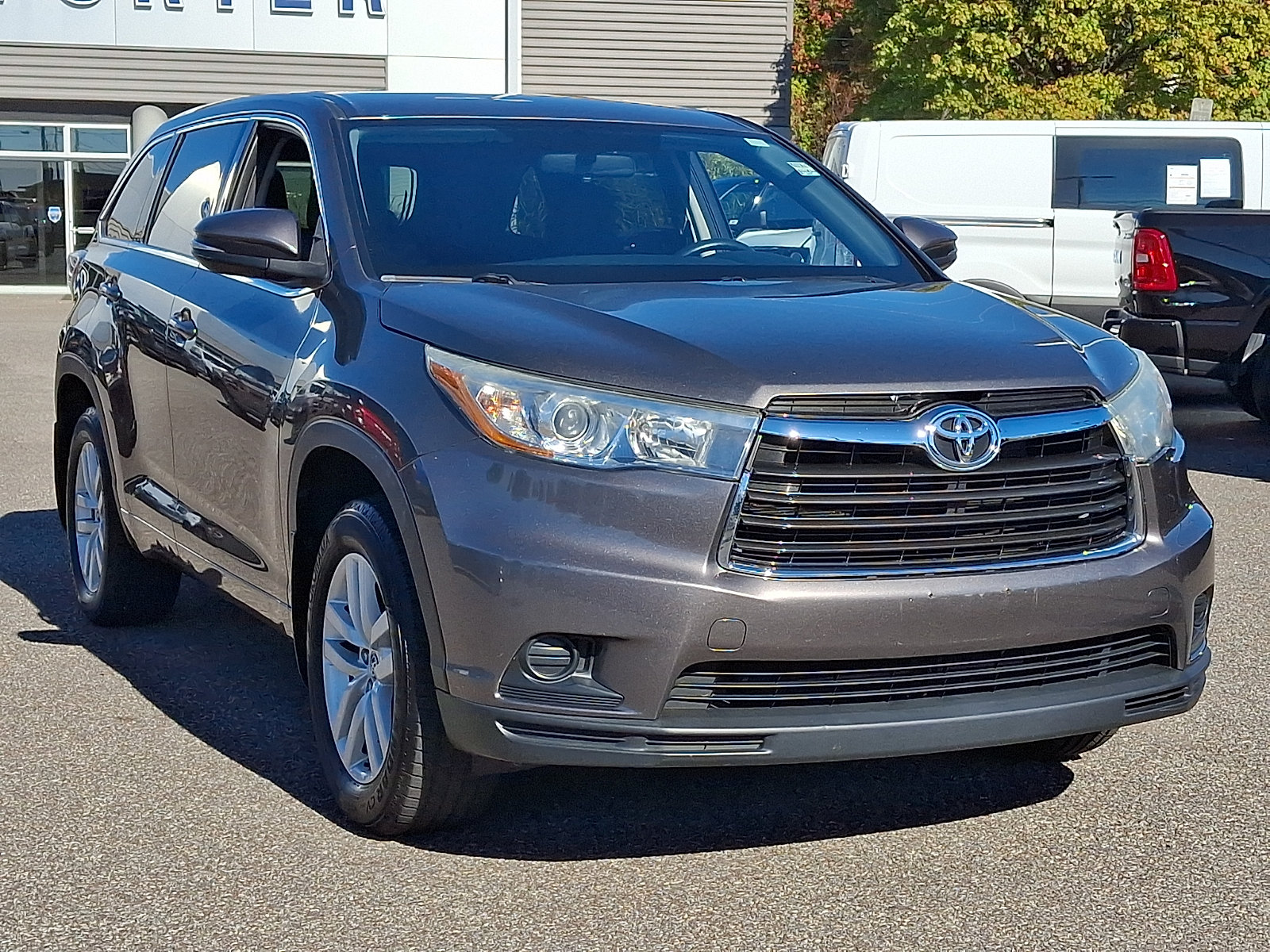 Used 2016 Toyota Highlander LE AWD/4WD image 2