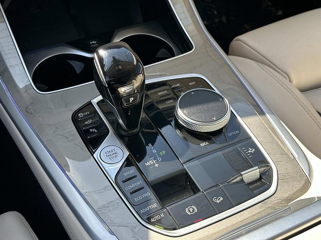 Used 2022 BMW X7 xDrive40i w/ Premium Package AWD/4WD image 16