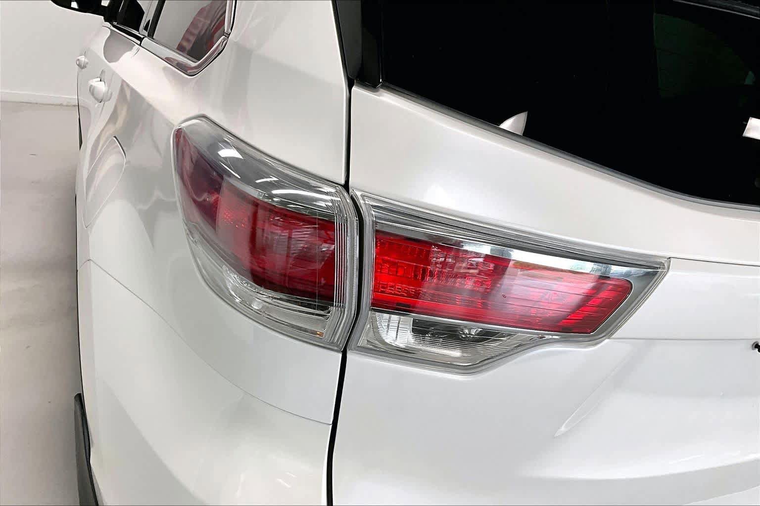 Used 2016 Toyota Highlander XLE AWD/4WD image 29