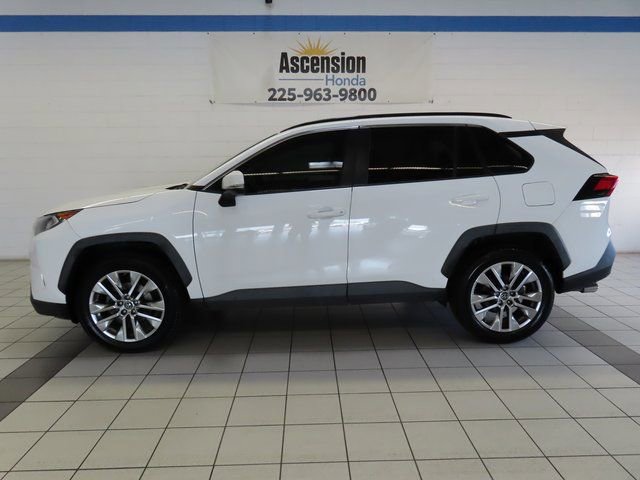 Used 2019 Toyota RAV4 XLE Premium image 3