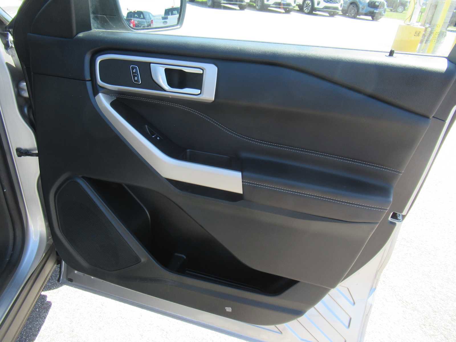 Used 2023 Ford Explorer XLT w/ Equipment Group 202A AWD/4WD image 23