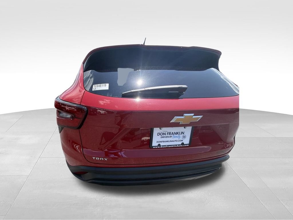 Used 2026 Chevrolet Trax LS FWD image 5