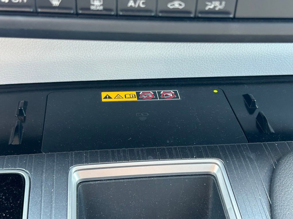 Used 2025 Toyota Sienna LE image 30