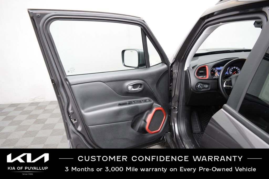 Used 2018 Jeep Renegade Trailhawk AWD/4WD image 9