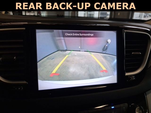 Used 2024 Chrysler Pacifica Touring-L image 12