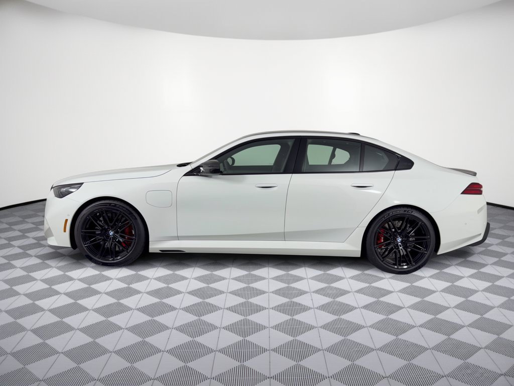 New 2027 BMW M5 w/ Carbon Package AWD/4WD image 2