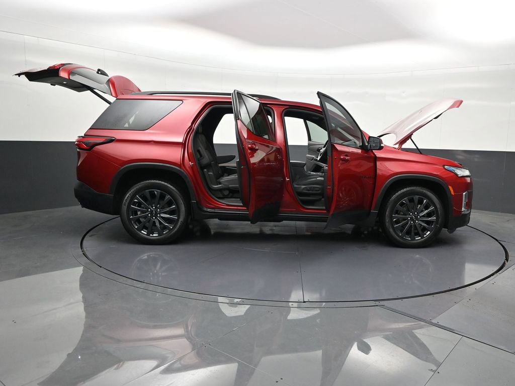 Used 2023 Chevrolet Traverse RS image 33