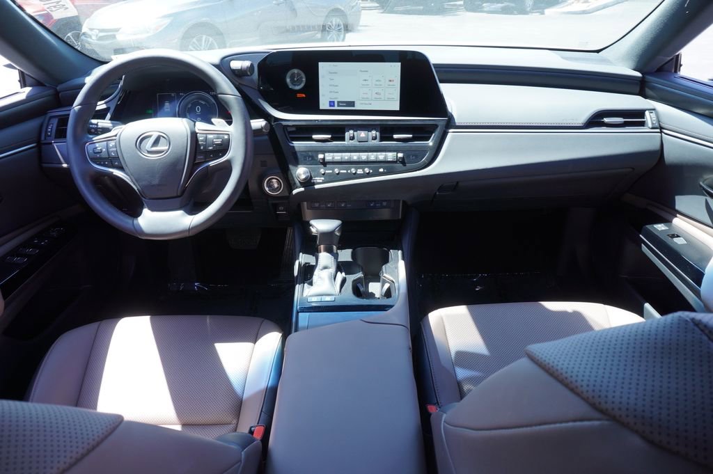 Used 2024 Lexus ES 300h w/ Premium Package image 11