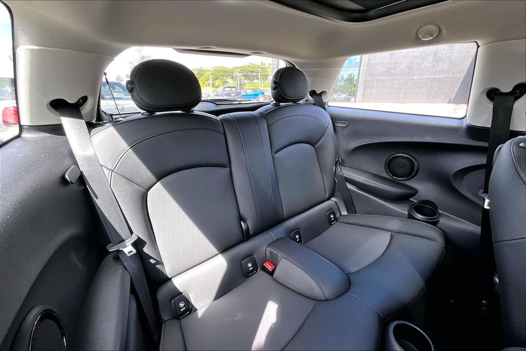 Used 2024 MINI Cooper 2-Door Hardtop FWD image 27