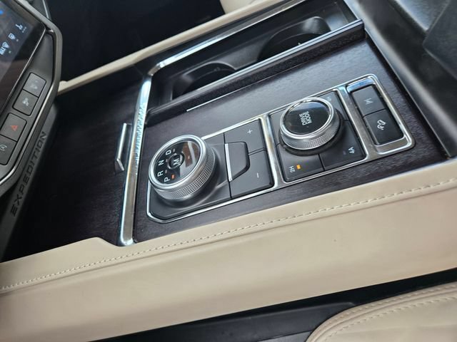 Used 2022 Ford Expedition Max Platinum AWD/4WD image 16