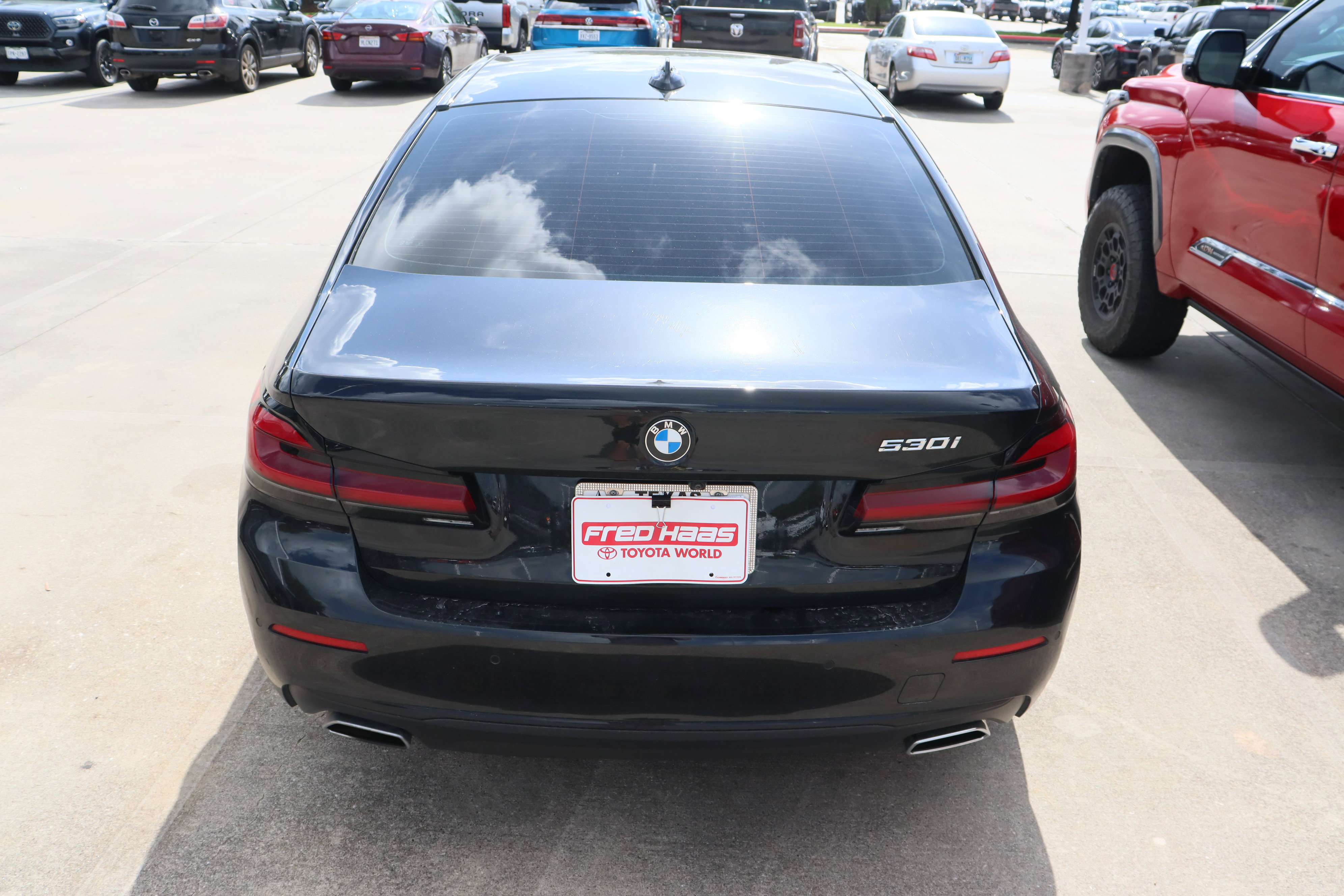 Used 2022 BMW 530i w/ Convenience Package RWD image 10
