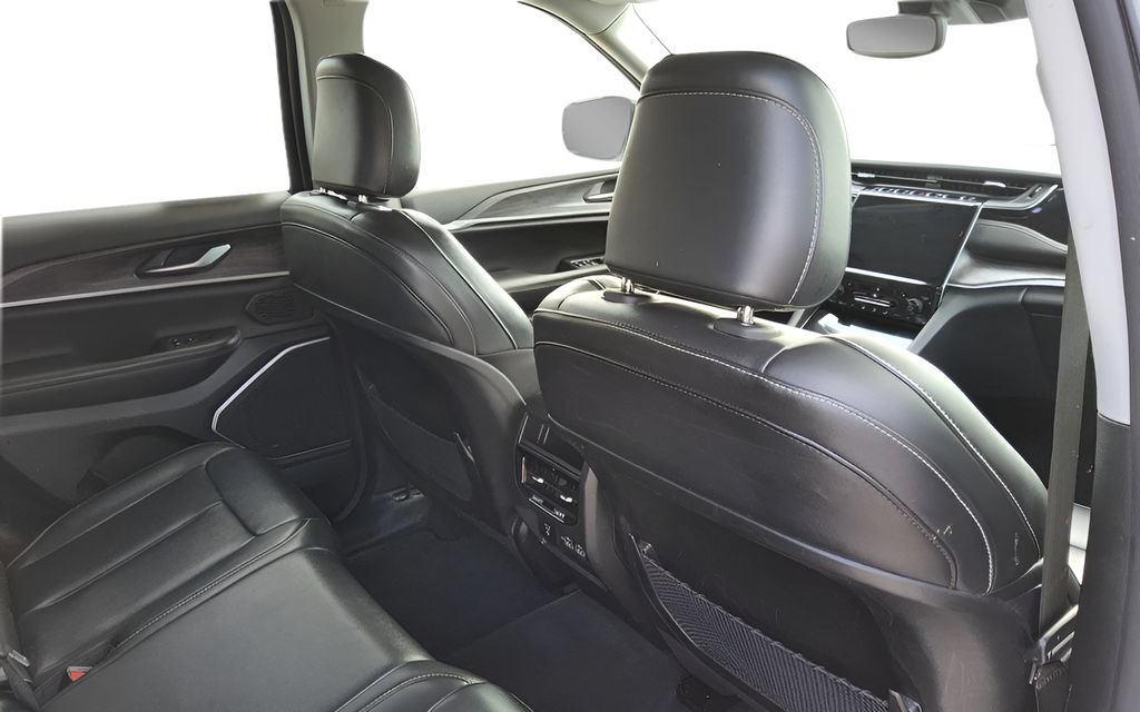 Used 2023 Jeep Grand Cherokee 4WD 4xe image 34