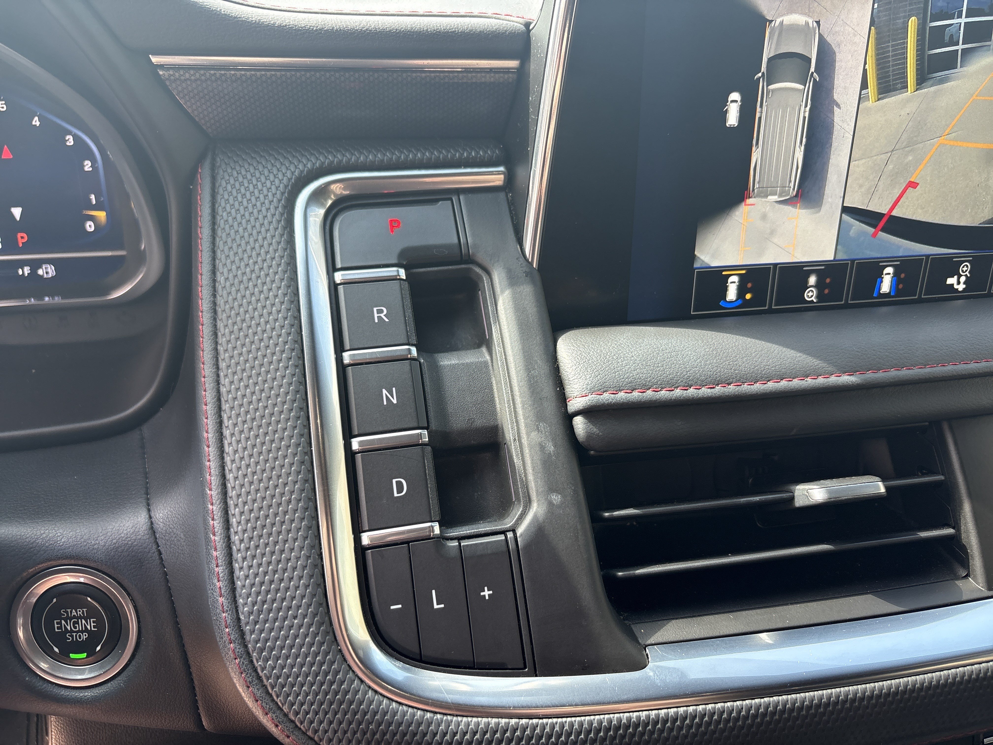 Used 2022 Chevrolet Tahoe RST w/ Luxury Package AWD/4WD image 26