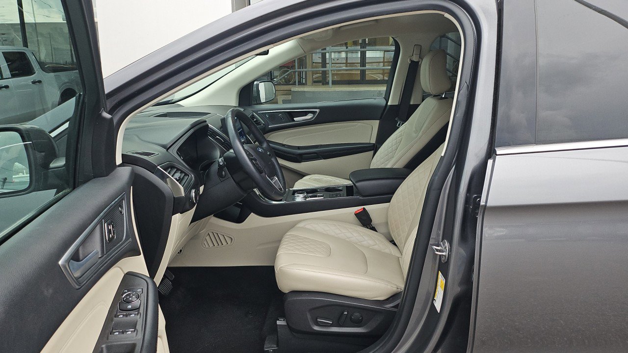 Used 2024 Ford Edge Titanium image 13
