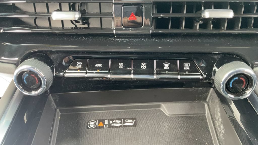 Used 2025 Chevrolet Suburban Premier AWD/4WD image 57
