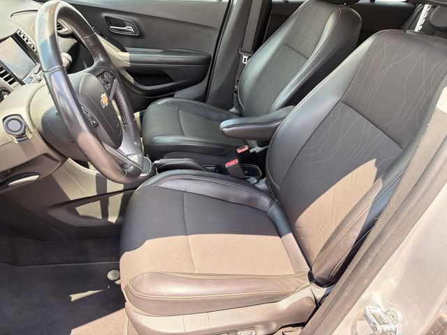 Used 2022 Chevrolet Trax LT w/ LT Convenience Package FWD image 28