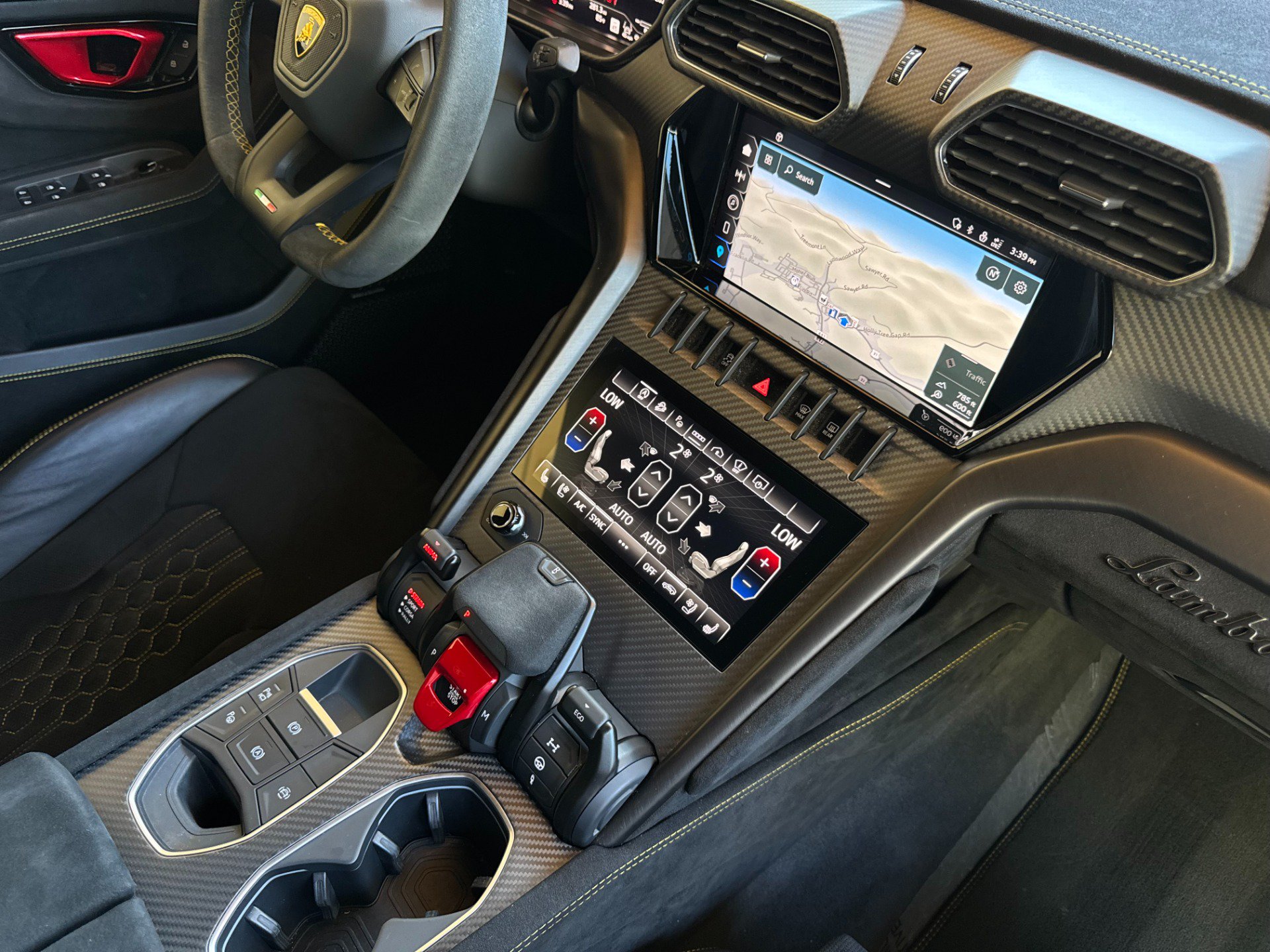 Used 2023 Lamborghini Urus Performante AWD/4WD image 32