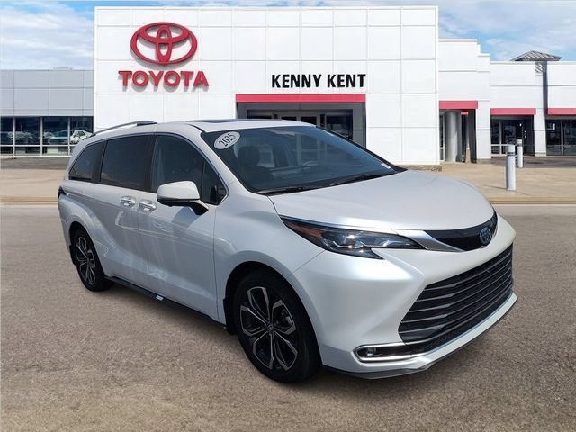 Certified 2025 Toyota Sienna Platinum