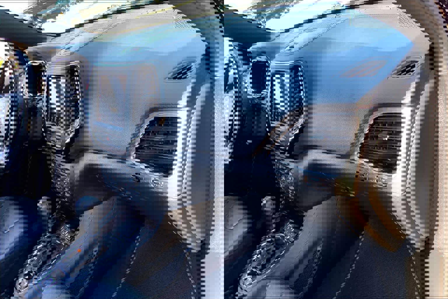 Used 2021 Jeep Cherokee Latitude Lux 80th Anniv w/ Quick Order Package 26U 80TH image 18