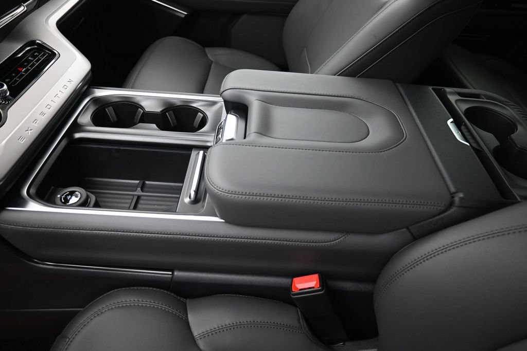New 2027 Ford Expedition Active RWD image 31