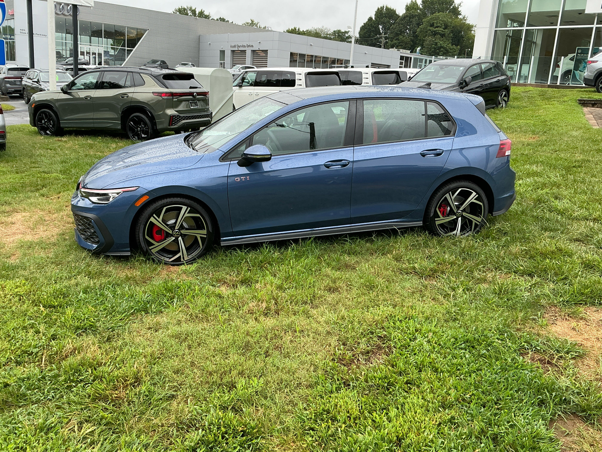 New 2025 Volkswagen GTI SE image 4