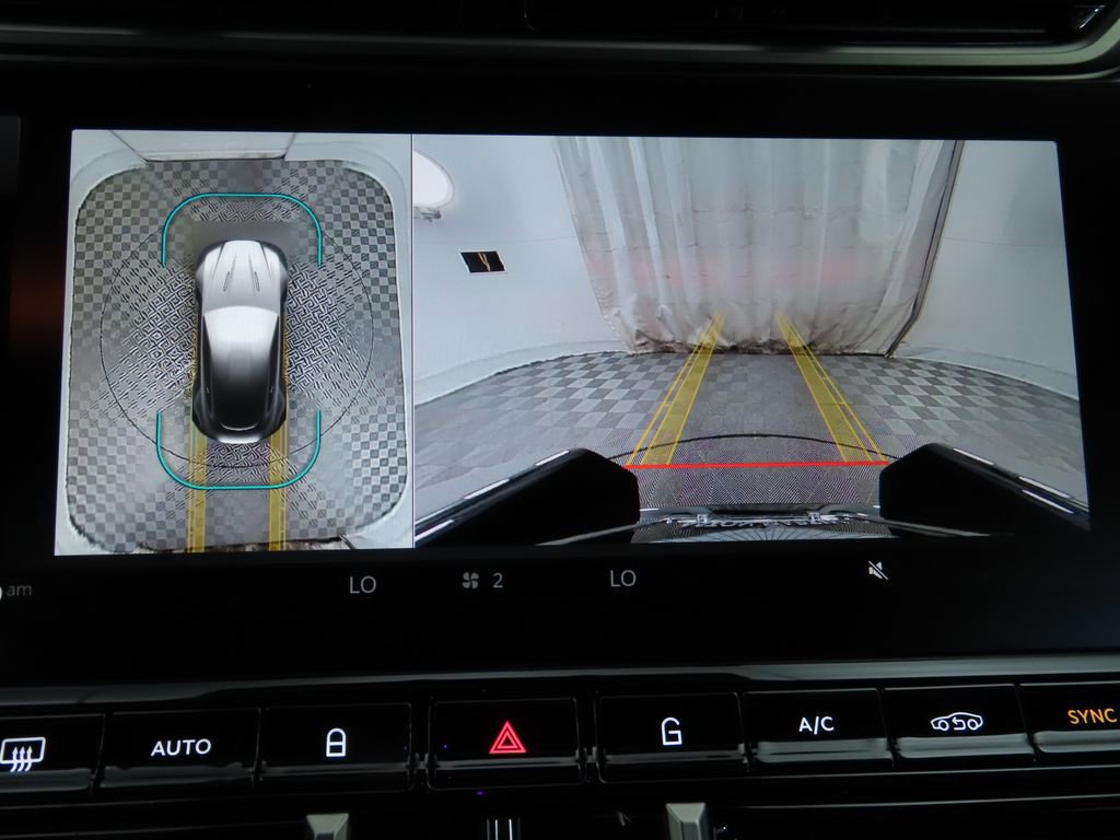 Used 2025 Aston Martin V8 Vantage Coupe image 16